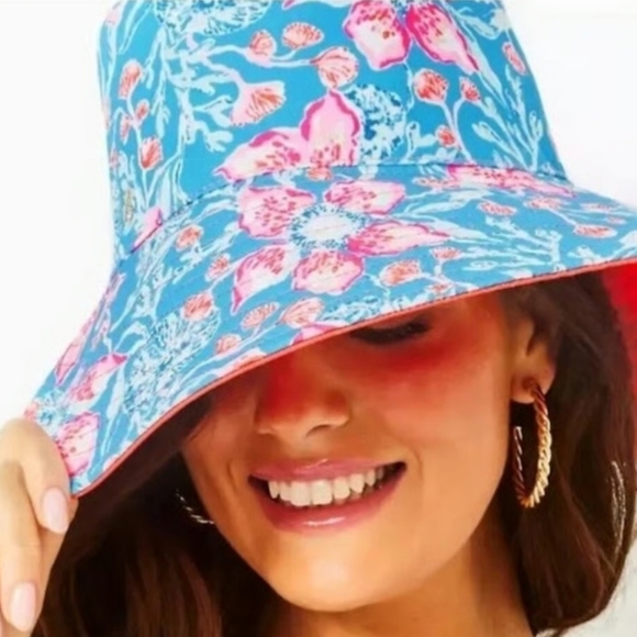Lilly Pulitzer Accessories - Lilly Pulitzer Reversible Canvas Sun Hat vibrant "Bahamian Rhapsody Print